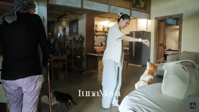 Potret Rumah Ibu Luna Maya di Bali, Punya Nuansa Klasik yang Kental/via Youtube Luna Maya