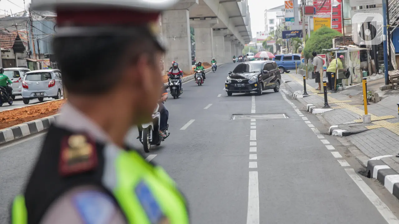 Mulai Hari Ini, Kendaraan Bermotor Melintas di Jalur Sepeda Akan Ditindak