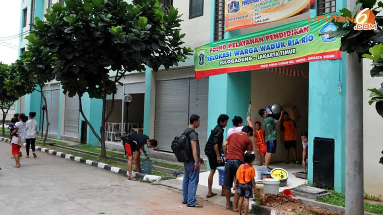 waduk-warga-pindah-130929c.jpg