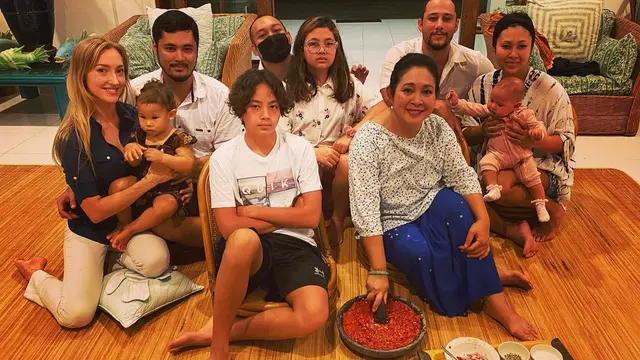 Panji Trihatmodjo Akhirnya Perlihatkan Wajah Sang Anak, Ini 6 Potretnya