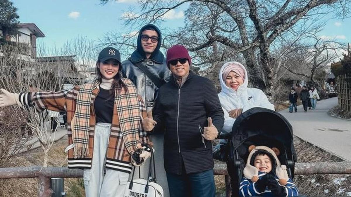 5 Potret Liburan Seru Fuji An dan Keluarga di Jepang, Dipenuhi Kegemasan Aksi Gala Sky