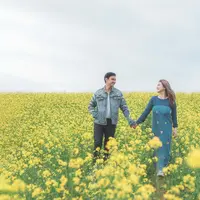 Felicya Angelista mengaku merinding saat sang suami, Caesar Hito terus melihatnya. Hal itu diungkapkan seperti unggahan fotonya belum lama ini. [Instagram/fdphotography90]