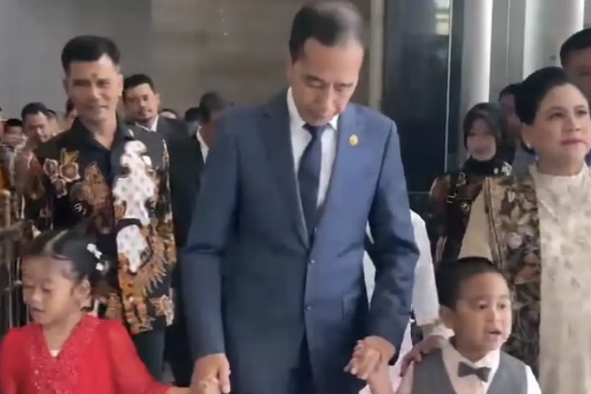 Potret Keluarga Jokowi Kondangan Bareng