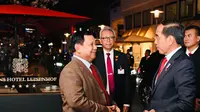 Menteri Pertahanan (Menhan) Prabowo Subianto dan Presiden Joko Widodo atau Jokowi tampil akrab saat menghadiri Pameran Hannover Messe 2023, di Hannover Congress Centrum, Hannover, Jerman. (Istimewa)