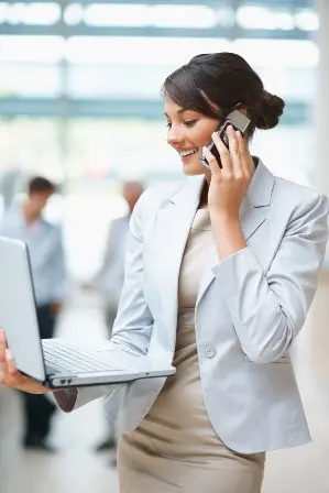 Hp dan notebook memudahkan kita mengakses social media