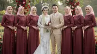 7 Model Baju Bridesmaid Satin Polos Hijab, Tampil Anggun dan Seragam tanpa Terlihat Membosankan (Foto: Gemini AI)