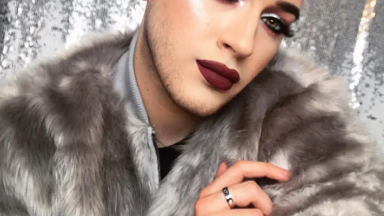 Salah Satu Brand Kosmetik Ini Memakai Pria Sebagai Modelnya