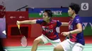 Pebulutangkis ganda putri Indonesia Apriyani Rahayu/Siti Fadia Silva Ramadhanti saat berlaga di babak Perempat Final Indonesia Masters 2023 melawan Jongkolphan Kititharakul/Rawinda Prajongjai (Thailand) di istora Senayan, Jakarta, Jumat (27/1/2023). Kekalahan dari Jongkolphan Kititharakul/Rawinda Prajongjai (Thailand) memupus asa Apriyani/Fadia untuk melaju ke babak semifinal Indonesia Masters 2023. (Liputan6.com/Helmi Fithriansyah)