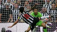 Momen pemain Newcastle, Sandro Tonali mencetak gol ke gawang Aston Villa pada pekan pertama Liga Inggris 2023/2024. (IAN HODGSON / AFP)