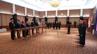Gubernur Bank Indonesia (BI), Perry Warjiyo pada hari ini (1/4) melantik 6 pemimpin satuan kerja baru di Kantor Pusat BI, Jakarta. (Dok BI)