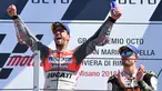 Pembalap Ducati, Andrea Dovizioso merayakan kemenangan menempati posisi pertama pada balapan MotoGP San Marino disusul Marc Marquez dan Cal Crutchlow di Sirkuit Marco Simoncelli, Misano (9/9). (AFP FOTO / Tiziana Fabi)