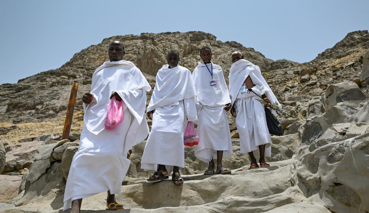 <p>Ukuran Gua Hira relatif kecil. Panjangnya sekitar 4 meter dan lebar sekitar 2 meter. (Sajjad HUSSAIN/AFP)</p>