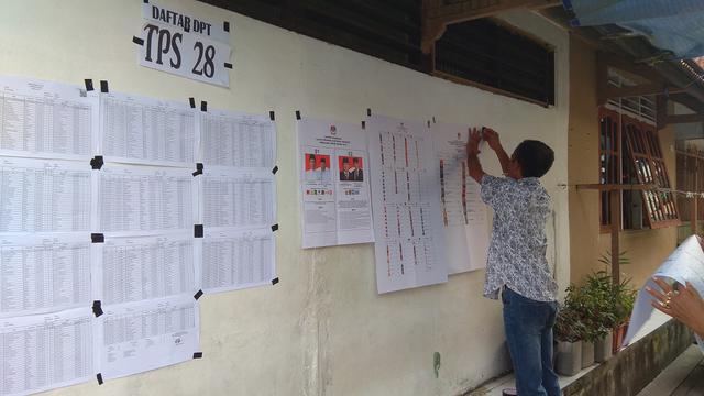 Petugas KKPS di Distrik Heram.