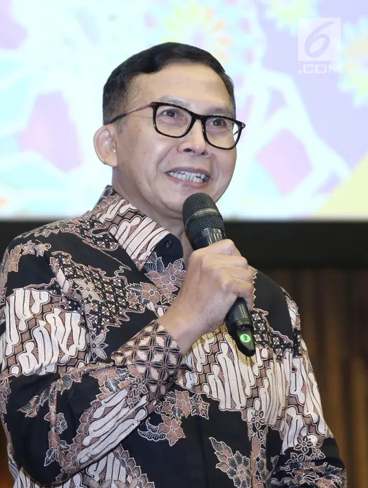 Ketua Lembaga Sensor Film (LSF) Ahmad Yani Basuki memberikan sambutan dalam acara buka puasa bersama di SCTV Tower, Jakarta (22/5). (Liputan6.com/Herman Zakharia)