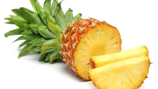 Suka Makan Nanas Bikin Keputihan? (Swapan Photography/Shutterstock)