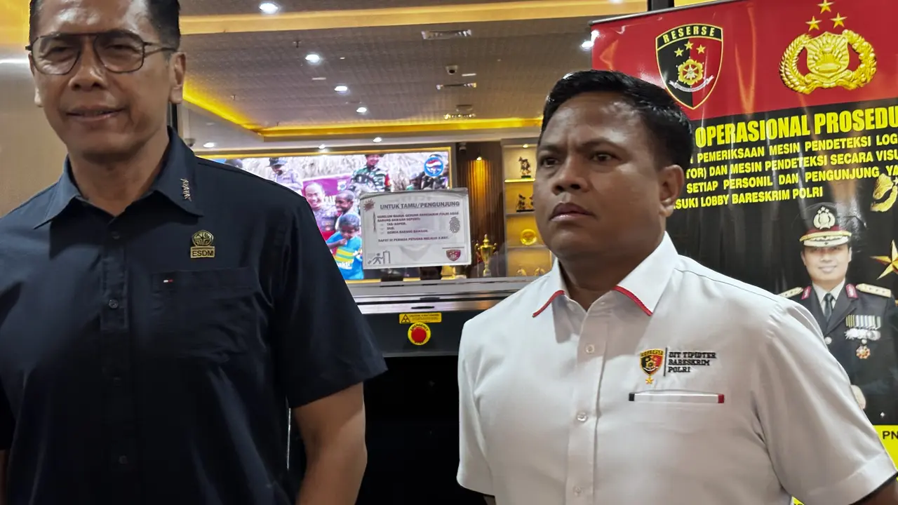 Direktur Tindak Pidana Tertentu Bareskrim Polri, Muhammad Irhamni saat menjawab pertanyaan wartawan.(Liputan6/Ady Anugrahadi)