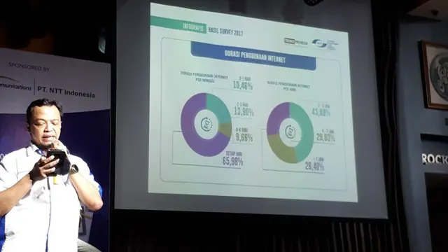 Sekretaris Jendral APJII, Henry Kasyfi saat konferensi pers di Jakarta, Senin (19/2/2018).
