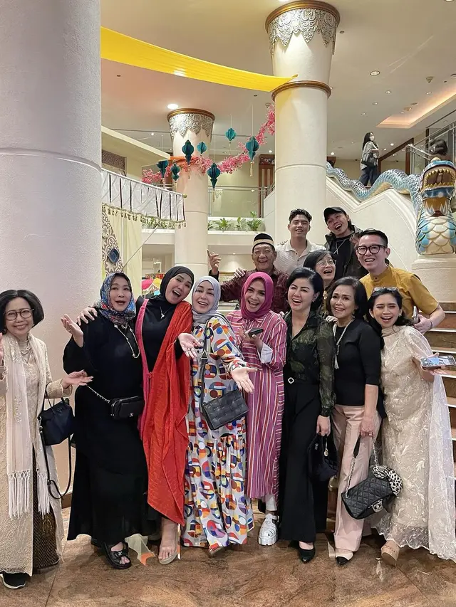 Rieta Amilia bukber dengan bestie (Instagram/rieta_amilia)