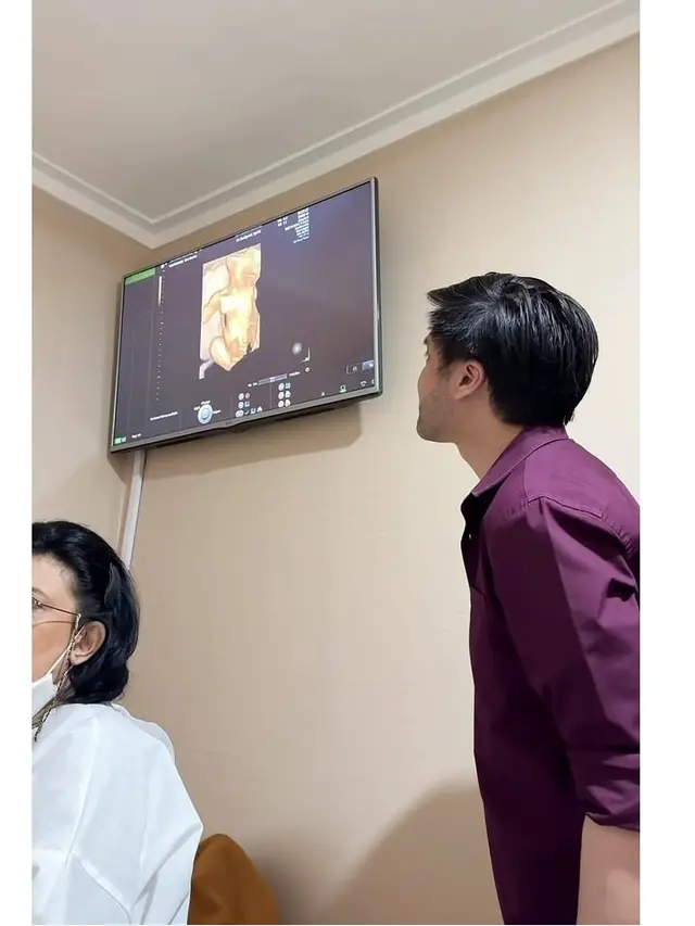 7 Potret Kevin Aprilio dan Vicy Melanie Umumkan Kehamilan Pertama, Dinantikan 2 Tahun
