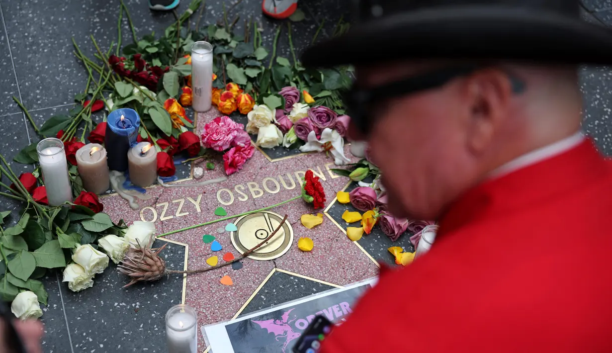 Dalam pernyataannya, pihak keluarga mengatakan bahwa Ozzy Osbourne bersama keluarganya dan dikelilingi oleh cinta. (Patrick T. Fallon/AFP)