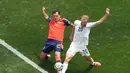 Pemain Spanyol Mikel Oyarzabal  berebut bola dengan pemain Austria  Konrad Laimer selama pertandingan sepak bola babak 32 besar Piala Dunia antara Spanyol dan Austria di Inglewood, California, dekat Los Angeles, Kamis, (02/07/2026). (AP Photo/Marcio J. Sanchez)