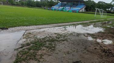 Becek, Suasana Tempat Latihan Timnas Indonesia