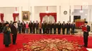 Presiden Joko Widodo (Jokowi) mengambil sumpah jabatan Irjen (Pol) Heru Winarko pada acara pelantikan Kepala BNN di Istana Negara, Kamis (1/3). Heru Winarko menggantikan Komjen Pol Budi Waseso yang memasuki masa pensiun. (Liputan6.com/Angga Yuniar)