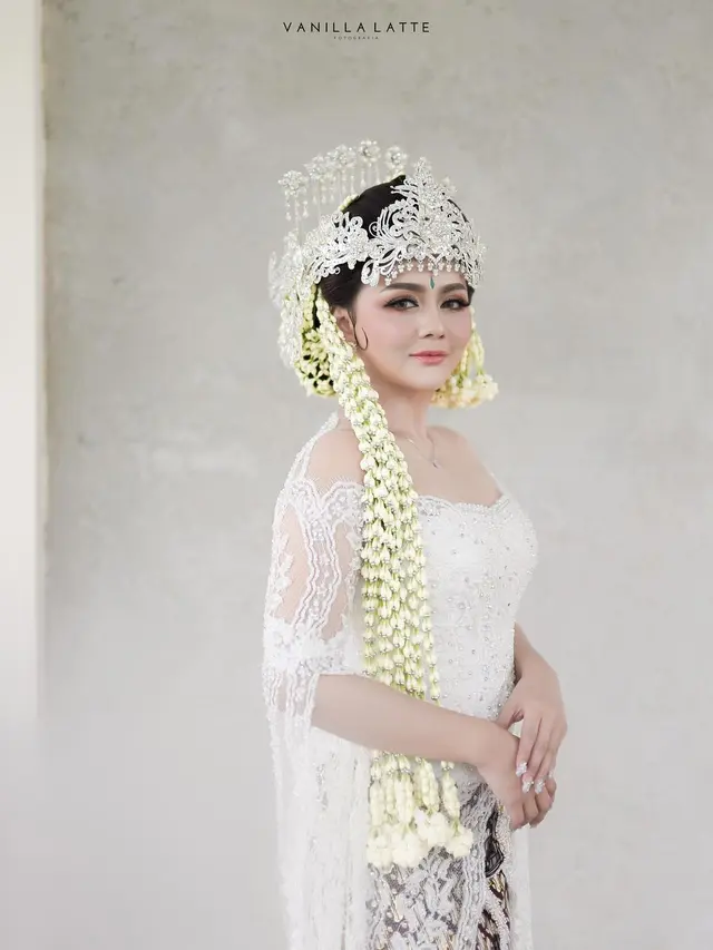 7 Potret Pernikahan Jenita Janet dengan Pengusaha Danu Sofwan