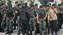 Pengamanan terhadap Paus Fransiskus di area Bandara Soekarno-Hatta tersebut diterapkan menjadi tiga penguatan atau penebalan menjadi tiga lapis. (BAY ISMOYO / AFP)