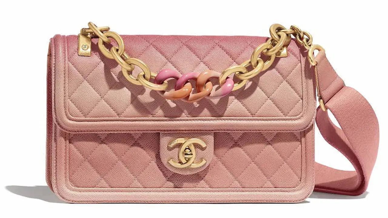 Tas Chanel warna living coral