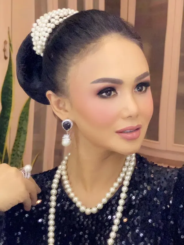 Identik Potongan Pendek, 6 Model Rambut Yuni Shara Ini Curi Perhatian Netizen