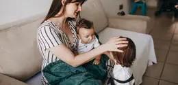Daripada terus merasa harus mengikuti standar orang lain, ada cara yang lebih tenang untuk menghadapi kritik tentang gaya mengasuh balita. (Foto/Dok: Pexels)