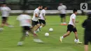 Pesepak bola Timnas Indonesia berlatih menjelang laga leg pertama kontra Vietnam pada semifinal Piala AFF 2022, di Lapangan A Kompleks Gelora Bung Karno, Jakarta, Rabu (4/1/2023). Skuad Garuda – julukan Timnas Indonesia –akan menjamu Vietnam pada semifinal Leg 1 Piala AFF 2022, Jumat 6 Januari 2023 mendatang. (Liputan6.com/Faizal Fanani)