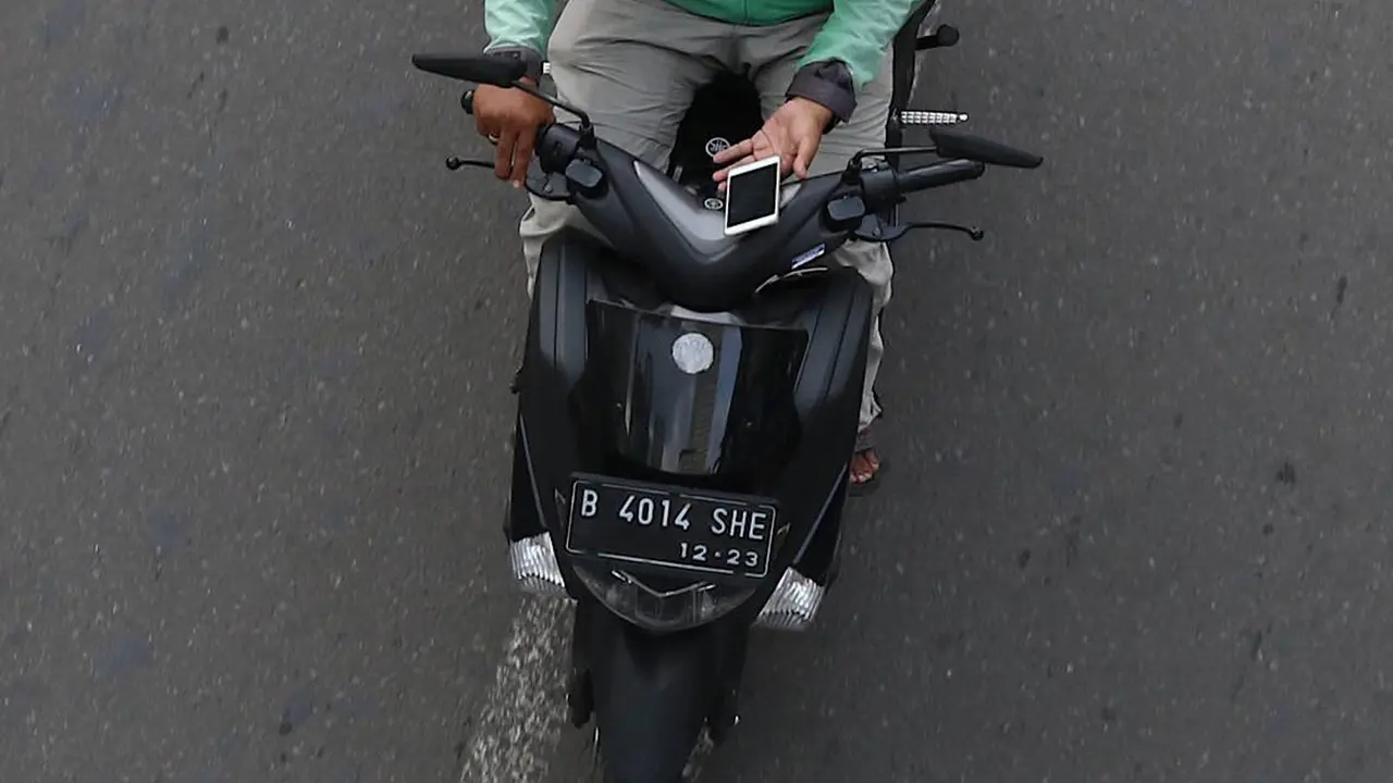 Polisi Akan Tilang Pengguna GPS saat Berkendara