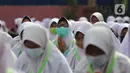 Sejumlah santri mengikuti kegiatan doa Istighosah di Pondok Pesantren An-Nuqthah, Kota Tangerang, Banten, Kamis (22/10/2020). Kegiatan tersebut digelar untuk memperingati Hari Santri Nasional dengan tema "Santri Sehat, Indonesia Kuat" yang jatuh pada hari ini. (Liputan6.com/Angga Yuniar)