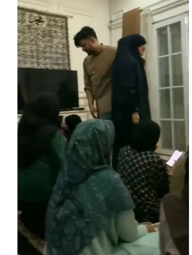 6 Potret Pertemuan Irish Bella dan Ammar Zoni di Kajian Umi Pipik, Terlihat Canggung