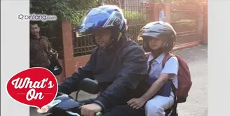Tak Lagi Jadi Menteri, Anies Baswedan Antar Anak Sekolah Naik Motor