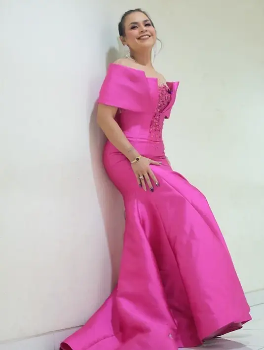 Terkait soal masalah dalam rumah tangga, Melaney mengatakan setiap pasangan pasti memilikinya. Ia pun memohon untuk saling mendoakan terkait hubungan rumah tangga. (Instagram/melaney_ricardo)