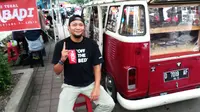 Ricky Ricarvy Irawan, pemilik warteg keliling di Kota Bandung, Jawa Barat. (Liputan6.com/Okan Firdaus)