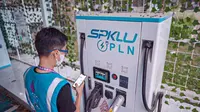 PT PLN (Persero) telah menyiapkan 108 charging station atau Stasiun Pengisian Kendaraan Listrik Umum (SPKLU) untuk menunjang kebutuhan 375 unit kendaraan listrik yang disiapkan untuk delegasi, pengamanan maupun operasional dalam KTT ASEAN di Labuan Bajo yang akan berlangsung tanggal 9-11 Mei 2023. (Dok. PLN)