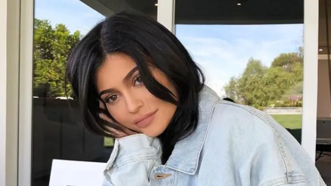 Lama Menghilang, Ini Tampilan Kylie Jenner Setelah Menjadi Ibu
