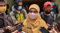Kepala Dinas Kesehatan Kota Depok, Mary Liziawati saat ditemui pada pelaksanaan vaksinasi massal di Kota Depok. (Liputan6.com/Dicky Agung Prihanto)