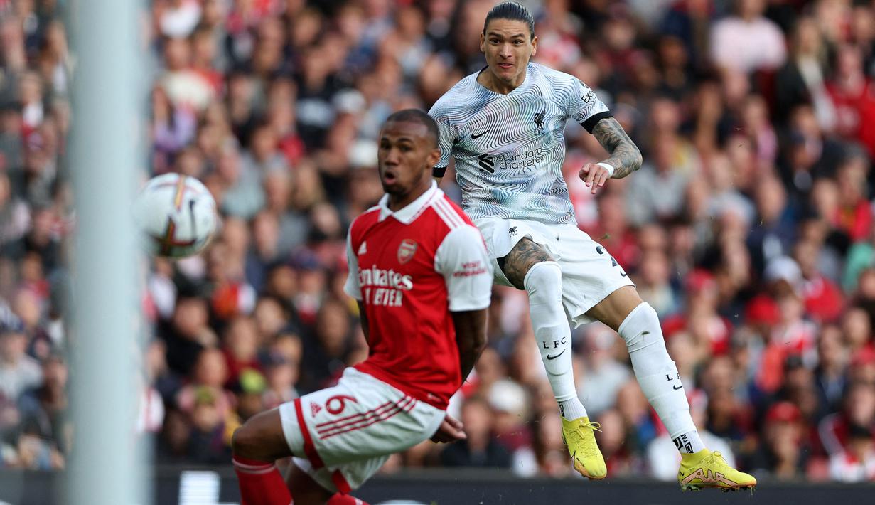 Darwin Nunez kembali mencetak gol di Liga Inggris saat Liverpool bertandang ke markas Arsenal pada 10 September 2022. Meski pada akhirnya kalah 2-3, Nunez turut mencetak satu gol di menit ke-34. (AFP/Adrian Dennis)