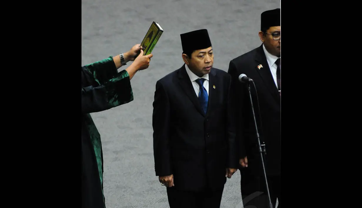Ketua DPR terpilih, Setya Novanto, saat mengucapkan sumpah janji jabatan di gedung parlemen, Jakarta, (2/10/14). (Liputan6.com/Andrian M Tunay)