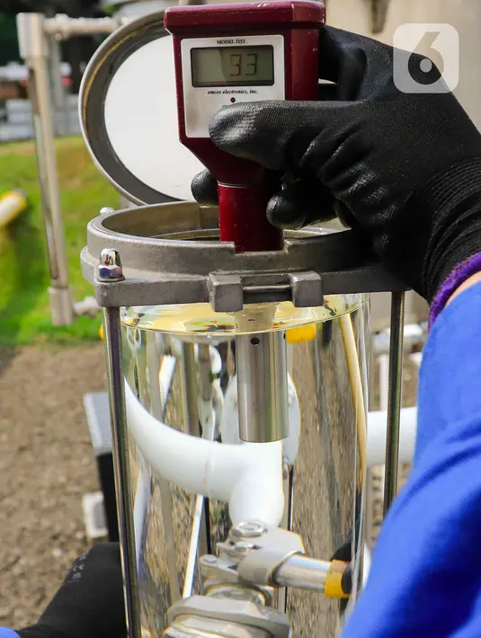 Produk avtur tersebut disimpan dalam sembilan tangki timbun dengan kapasitas 12.000 Kilo Liter sehingga memiliki kompleksitas operasional yang tinggi. (Liputan6.com/Herman Zakharia)