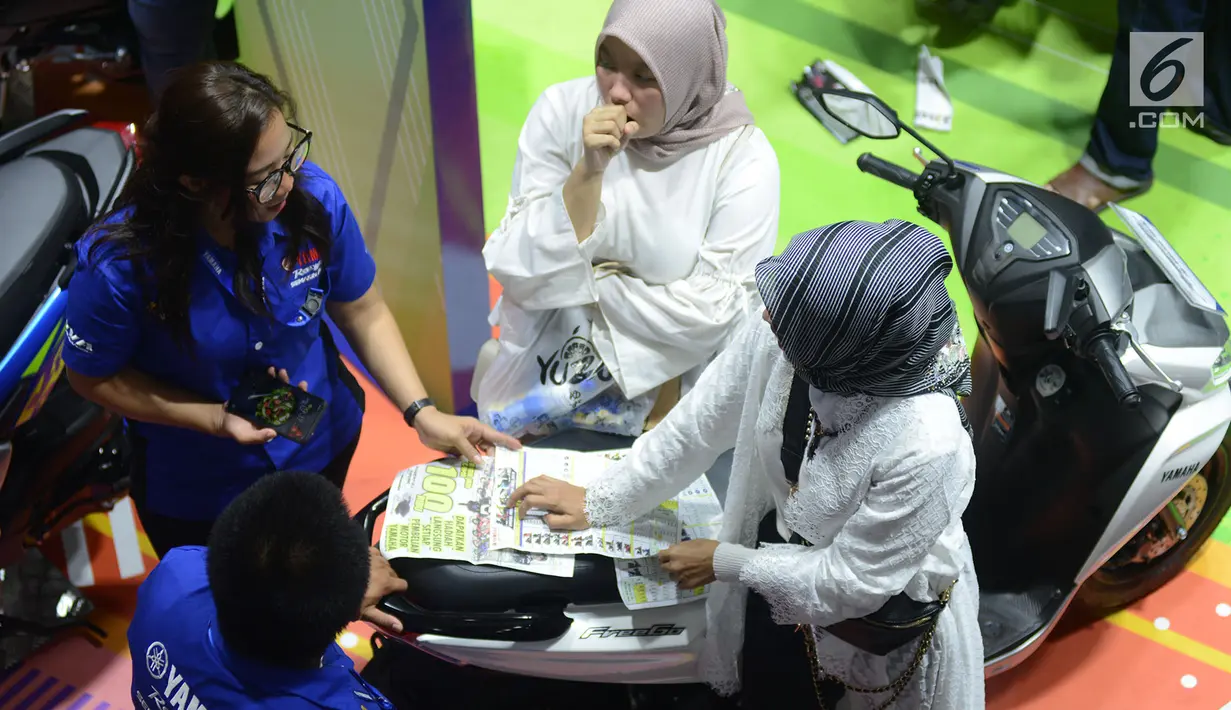 Pengunjung memadati area Jakarta Fair atau Pekan Raya Jakarta 2019 di JIExpo Kemayoran, Jumat (7/6/2019). Jakarta Fair Kemayoran menjadi salah satu tujuan warga ibukota untuk menikmati libur Lebaran. (merdeka.com/Imam Buhori)
