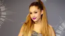 Ariana dan Jimmy terlibat permainan bertajuk 'Wheel of Musical Impressions' yang berlangsung sengit. (Bintang/EPA)