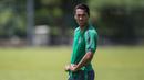 Striker Timnas Indonesia, Ezra Walian, saat latihan di Padang Kelab Aman, Kuala Lumpur, Rabu (16/8/2017). Indonesia akan menghadapi Filipina pada laga kedua Grup B SEA Games 2017. (Bola.com/Vitalis Yogi Trisna)