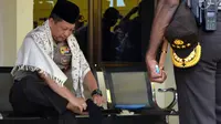 Kapolri Jendral Tito Karnavian merespon peryataan Prabowo terkait Indonesia bubar 2030 sebagai panggilan untuk menjaga persatuan atau "Wake Up Call" (Liputan6.com/Yuliardi Hardjo)