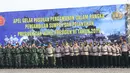 Anggota Polri dan prajurit TNI mengikuti apel bersama untuk pengamanan pelantikan Presiden dan Wakil Presiden terpilih di Silang Monas, Jakarta, Kamis (17/10/2019). Sebanyak 31 ribu personel gabungan TNI-Polri akan diterjunkan untuk mengamankan pelantikan pada 20 Oktober. (merdeka.com/Imam Buhori)